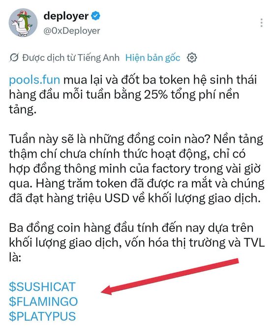 The image shows a translated tweet from @0xDeployer announcing that pools.fun buys back and burns the top 3 ecosystem tokens weekly using 25% of platform fees, with the current top three tokens being $SUSHICAT, $FLAMINGO, and $PLATYPUS (highlighted by a red arrow). This relates to the post by explaining the 25% fee mechanism benefiting meme tokens like those listed on pools.fun.