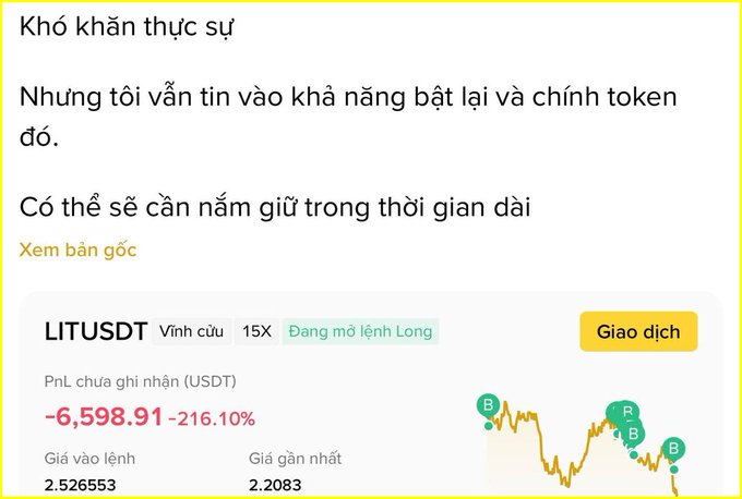 A Vietnamese-language Binance trading screenshot shows a LIT/USDT perpetual long position down -6,598.91 USDT (-216.10%), opened at $2.526553 with the last price at $2.2083, accompanied by a message expressing frustration and belief in the token's recovery despite the need for long-term holding.