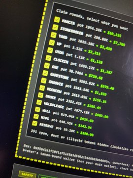 A monitor displays a trading interface titled 'Clide rounds, select what you want', listing tickers like BTC, USDT, BNB, USDC, USDT, OMI, ONE, GAMESTOP, SHARPE, PEPE, SHIB, ROSE, WIF, REPS, and RESERVE with their respective deposit prices and remaining spots out of 291.