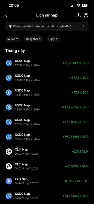 The image shows a cryptocurrency wallet deposit history ("Lịch sử nạp" in Vietnamese) screen displaying multiple USDC deposits throughout July 2026 with amounts ranging from small fractions to over +117 USDC, along with XLM and ETH deposits. This relates to the post by showing the on-chain evidence of accumulated crypto earnings ("grinding out" money) being deposited into a wallet, though the post's mentioned BTC purchase and cash flow isn't directly visible in the deposit records shown.