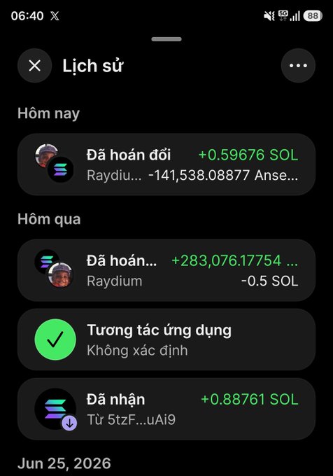 A Vietnamese crypto transaction history screen showing recent SOL token activities including 'Đã hoàn đổi', 'Đã hoàn', 'Tương tác ứng dụng', and 'Đã nhận' transactions dated Jun 25, 2026.