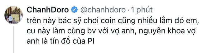 A Vietnamese tweet from user @chanhdoro jokes that many doctors are playing cryptocurrency these days, mentioning a doctor who works with his wife at the same hospital and is a devoted follower of Pi (Pi Network). The caption humorously reflects on how involvement in crypto, particularly Pi Network, has derailed medical careers with no clear end in sight.