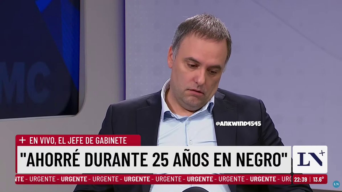 The image features a man sitting at a desk with his head down looking sad or thoughtful. The background of the image shows a TV screen displaying a news program about Bitcoin. The text on the image includes phrases such as "en vivo el jeffe de Gabinete", "ahorre durante 25 anos en nego", and "focus on what is in the image and how it relates to the post".