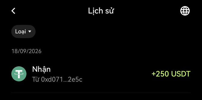 A dark-themed transaction history screen displays a "Nhận" (Received) entry dated 18/09/2026, showing a +250 USDT deposit from wallet address 0xd071...2e5c, which serves as proof of the HertzFlow $100 Survival Challenge reward mentioned in the post.