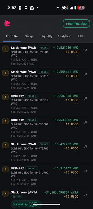 The image shows a mobile screenshot from runonflux.algo displaying a portfolio of automated grid trading bots on the Algorand network, with multiple "FILLED" orders swapping USDC for WAD (Stack more $WAD) and one for AKTA, executed by LiquiHog trading bots. The orders show small ~10 USDC trades executed at hourly intervals (~1h), demonstrating the grid trading strategy mentioned in the post.
