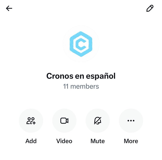 The image shows a white background with black text that reads "kick off the non-stop grind #CRONOS en español 11 members" followed by a list of options for adding new users or modifying existing ones, including video, mute, and more. The main focus is on the message about joining the CRO community in Spanish.