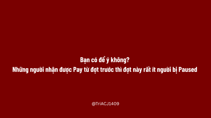 Red slide with Vietnamese text reading 'Bạn có để ý không? Những người nhận được Pay từ đợt trước thì đợt này rất ít người bị Paused' credited to @TriACJ1409.