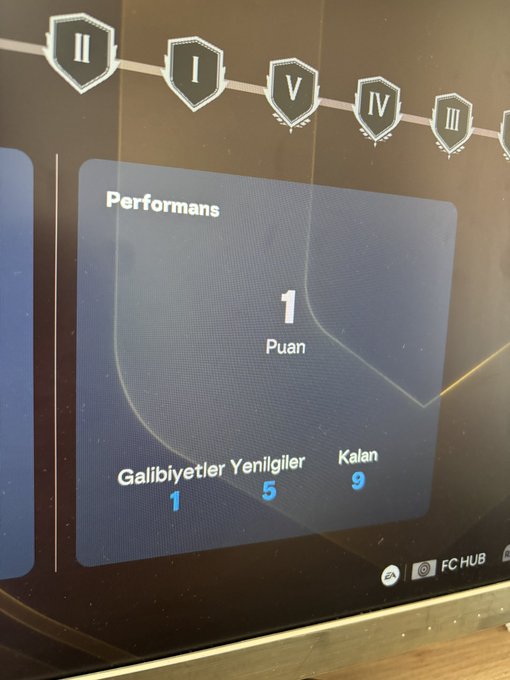 A close-up of a gaming screen showing "Performans" (Performance) stats with "Puan" (Points) at 1, "Galibiyetler" (Wins) at 1, "Yenilgiler" (Losses) at 5, and "Kalan" (Remaining) at 9 matches, visually reflecting the user's morning losing streak referenced in the post. The image captures the low point of being 1-5 that the author overcame by evening.