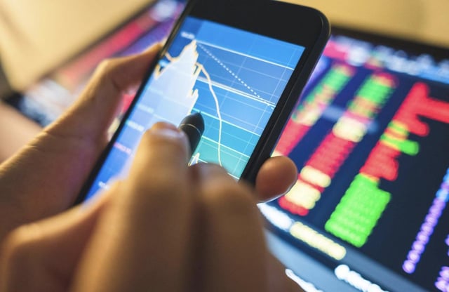 In the image, a person's hand is holding a smartphone that displays an overlay of data related to bonds and their yields. This indicates that they are likely monitoring or analyzing bond market trends and interest rates. The US yield curve is particularly relevant as the recent rise in U.S. Treasury yields can be observed. The post suggests an alternative investment strategy involving Bitcoin, which could be another way for individuals to navigate these changing economic landscapes.