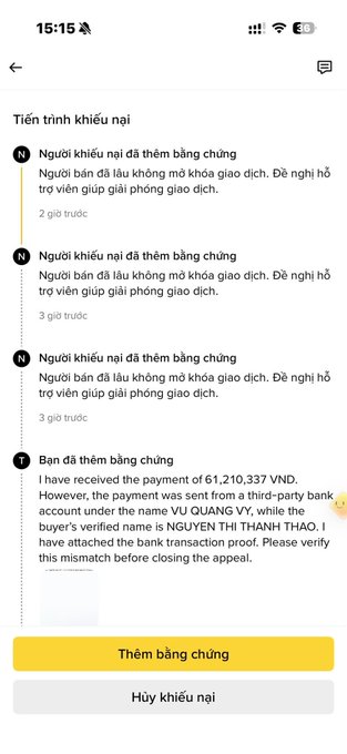 A Vietnamese language app screen showing a dispute timeline with notifications and evidence, including a message from a user stating they received payment of 61,210,337 VND but the buyer's name did not match the verified account name.