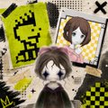 A pixel art illustration featuring a brown-haired character alongside framed images, with Japanese text on a yellow and black patterned background.