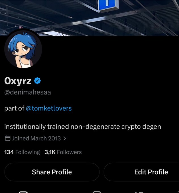 The image shows a Twitter/X profile for "Oxyrz" (@denimahesaa), described as "institutionally trained non-degenerate crypto degen" with 3.1K followers, who is "part of @tomketlovers." This profile serves as visual evidence for the accompanying post's claim that the account turned $1 into $1,000, encouraging viewers to follow such accounts for crypto market insights.