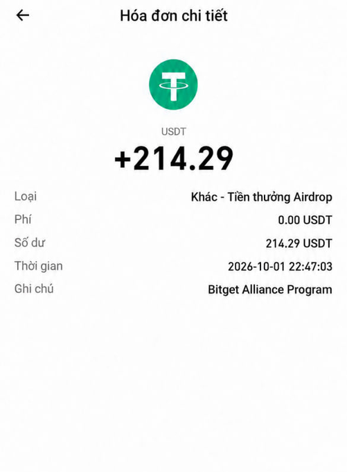 A mobile app receipt screen in Vietnamese titled 'Hóa đơn chi tiết' showing a USDT airdrop of +214.29 from the 'Bitget Alliance Program' dated 2026-10-01.