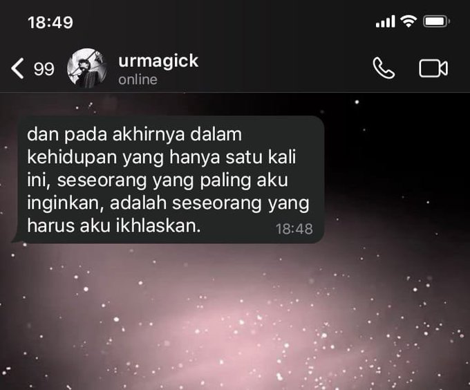 A WhatsApp message screenshot from 'urmagick' (online) in Indonesian, reading 'dan pada akhirnya dalam kehidupan yang hanya satu kali ini, seseorang yang paling aku inginkan, adalah seseorang yang harus aku ikhlaskan.'