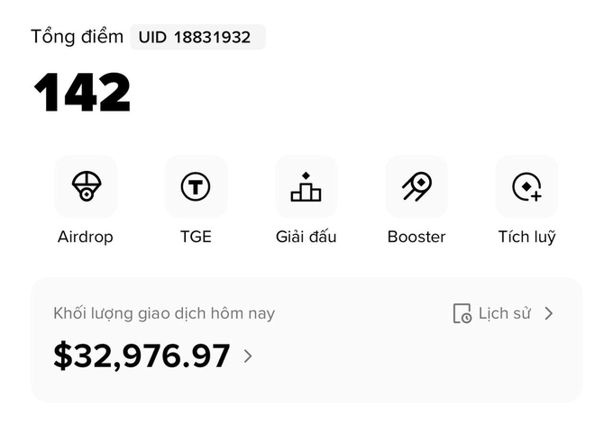 The image features a screenshot of a website displaying an app called Binance, which allows users to trade and exchange cryptocurrencies such as Bitcoin and Ethereum. The image also includes some other text that reads "Cày lại Binance Alpha nào." This may be information about the company or the purpose of the app in question.