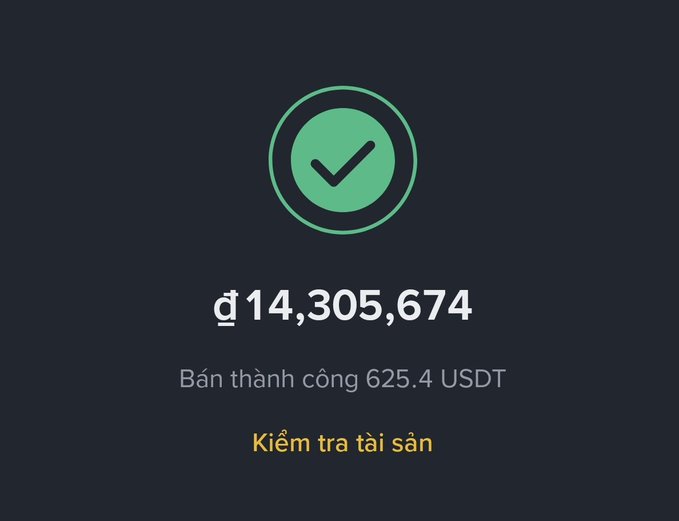 A dark confirmation screen with a green checkmark shows a successful transaction message in Vietnamese, indicating a sale of 625.4 USDT for ₫14,305,674, with a 'Kiểm tra tài sản' (Check assets) button.