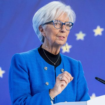 The image features a woman wearing glasses, standing behind a podium with her hand on her chin as she speaks at an event. The background of the image shows a blue sky filled with stars, creating a visually striking scene. The text in the image reads "HUGE: The European Central Bank will begin accepting DLT-issued securities as collateral on June 30. An ECB report shows Axiology’s system runs on XRP Ledger open-source technology. XRPL infrastructure is now directly linked to emerging European tokenized settlement". This information suggests that the woman in the image might be discussing a topic related to cryptocurrency or blockchain technology, possibly involving the use of DLT (Digital Asset Certificates) as collateral for financial transactions.