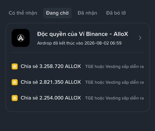 Vietnamese-language Binance app screen showing the 'Đang chờ' (Pending) rewards tab for an 'Độc quyên của Ví Binance - AlloX' exclusive, displaying three pending ALLOX reward shares (3.258.720, 2.821.350, and 2.254.000 ALLOX) all marked 'TGE hoặc Vesting sắp diễn ra.'