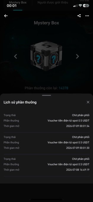 A Vietnamese-language mobile app screenshot showing a 'Mystery Box' (Hộp Bí Ẩn) feature with reward history displaying multiple pending 'Voucher tiền điện tử spot 0.5 USDT' (cryptocurrency voucher) rewards, with 'Phần thưởng còn lại: 14378' (remaining rewards: 14378).