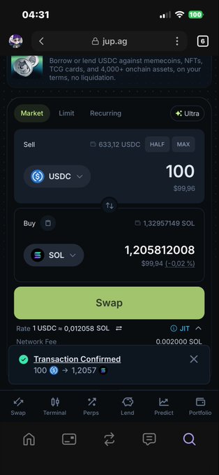 The image shows a cell phone screen with various app icons, including one for trading platforms like JIjqug. The main focus of the image is an app called "Swap" that allows users to trade cryptocurrencies. The text on the screen reads "Hab 100$ Sol dca gemacht Bin duschen mache ruhig haben Ja schon Sachen offen". This suggests that there might be a trading platform for Bitcoin, and it has been used by someone who is now looking to sell their Bitcoins.