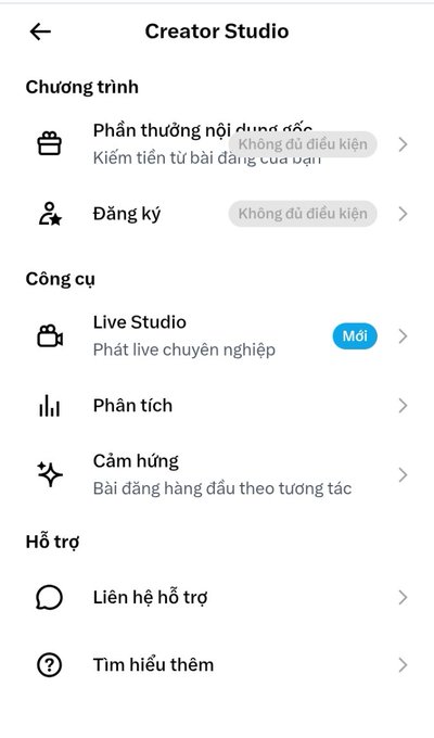 A mobile screenshot of a TikTok Creator Studio menu in Vietnamese, showing options like 'Phần thưởng nội dung sáng tạo', 'Đăng ký', 'Live Studio', and 'Phân tích'.