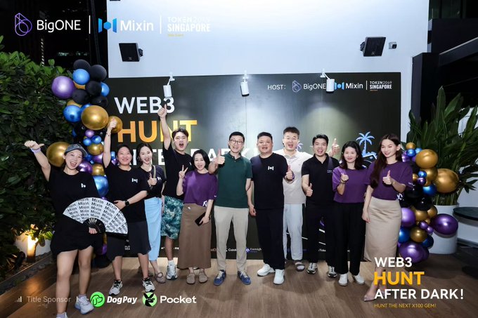 A group photo of event attendees posing in front of a 'WEB3 HUNT AFTER DARK' banner at a BigONE and Mixin hosted event titled 'TOKEN2049 SINGAPORE', with sponsor logos for DogPay and Pocket visible.
