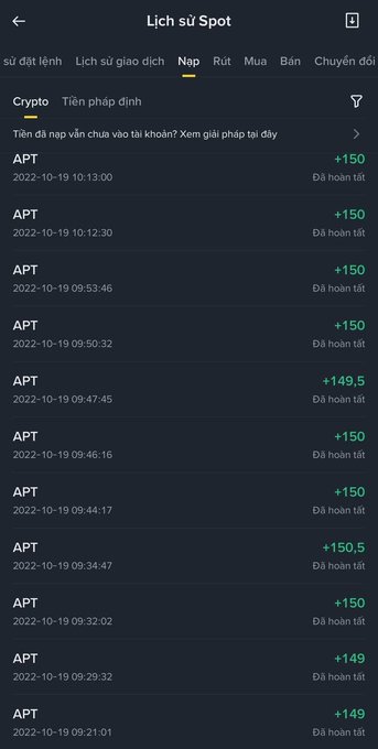 A mobile screenshot of a "Lịch sử Spot" (Spot History) page showing multiple APT crypto deposits of +149 to +150 coins throughout October 19-20, 2022, all marked "Đã hoàn tất" (Completed). The image illustrates the post's point about Aptos airdrop activity from 2022, showing a series of completed APT token transactions.