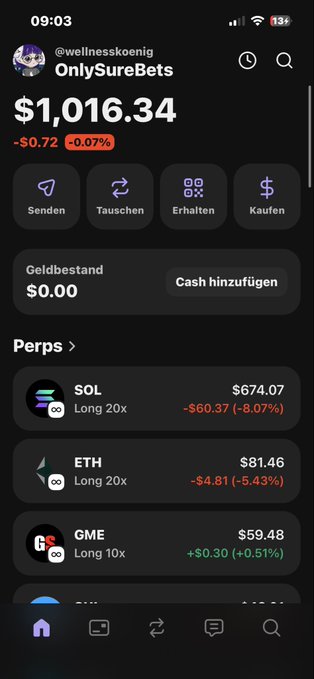 The image features an iPhone screen showing its status, including information about a Bitcoin investment with a total of 1,066,34 Bitcoins. The screen shows that only 0.17 Bitcoins have been transferred or invested at this time. This highlights the importance of tracking and analyzing Bitcoin prices to make informed investment decisions. The text in the image also mentions "Solana", which is an Ethereum-based cryptocurrency, further emphasizing the context of digital currency trading.