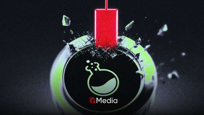 A glossy black sphere featuring the "G·Media" logo with a green flask icon is being shattered by a red hammer-like object, with glass fragments scattering outward. The dramatic "smashing" visual metaphorically illustrates the post's description of $LAB finally breaking down ("扛不住了") after three bullish rebounds, depicting the token's collapse as contract operators lose control.