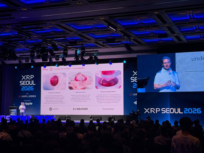 A large conference stage at 'XRP SEOUL 2026' with screens displaying 'Contextual Compute – In Development' and showing a speaker presenting to a large audience.
