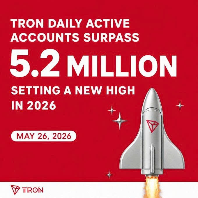The image shows a rocket ship with the number 5.2 million written above it, indicating that it has reached this milestone. The rocket ship is depicted in red against a white background, making it stand out prominently. The text "TRON" and "vừa lập kỷ lục mới khi ngày" are also present on the image.