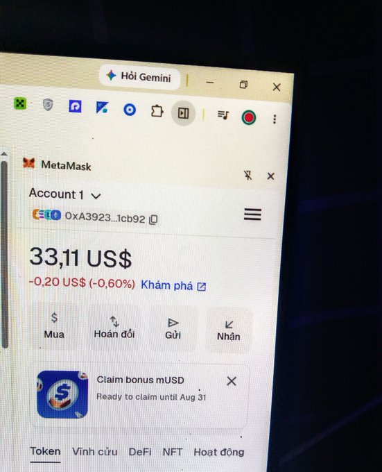 The image shows a MetaMask wallet browser extension displaying an account balance of 33.11 US$ (down 0.20 US$ or -0.60%), with a notice about claiming a mUSD bonus ready until August 31. The Vietnamese caption humorously compares receiving a salary from PayX to earning "a few dozen US dollars" from gamefi, with the modest $33.11 wallet balance illustrating the relatable "it's enough for a coffee" sentiment.