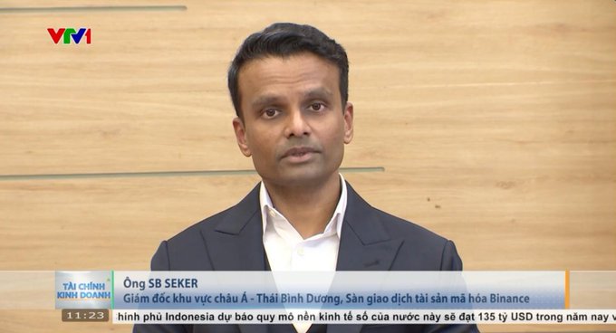 Vietnamese VTV news broadcast featuring SB Seker, Binance Regional Director for Thailand, Asia, and Binance Thailand exchange, with a ticker about Indonesia's economy.