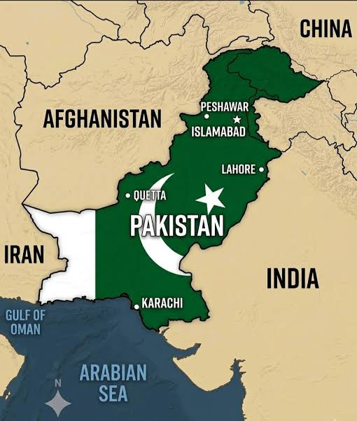 A map of Pakistan overlaid with the Pakistani flag, showing major cities including Islamabad, Peshawar, Lahore, Quetta, and Karachi, along with neighboring countries China, Afghanistan, Iran, and India, and bodies of water including the Arabian Sea and Gulf of Oman. The image provides geographic context for the news about Pakistan utilizing methane gas from landfills to power Bitcoin mining rigs across the country.