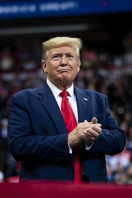 This image shows Donald Trump, whose name is associated with rumored new cryptocurrency tokens $TRUMP and $MELANIA that have reportedly seen significant price pumps. The accompanying text discusses the potential launch of a new token on Robinhood Chain and how to identify it early.