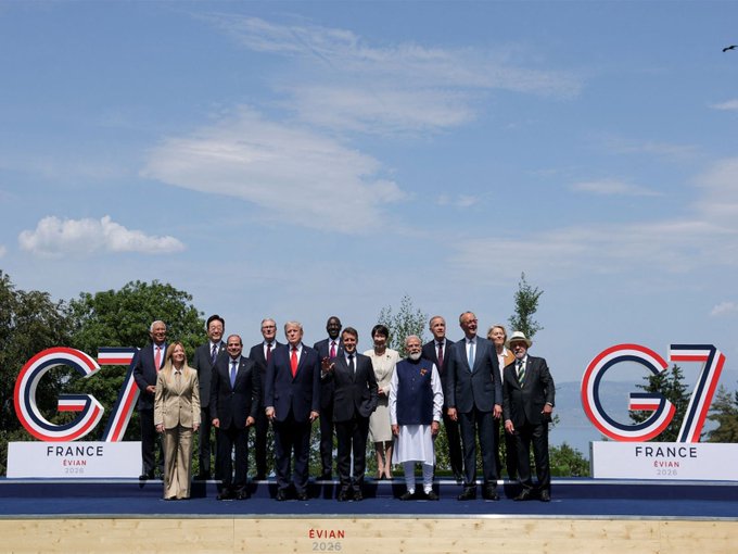 World leaders pose together at the G7 Summit in Evian, France in 2026, as indicated by the prominent "G7 FRANCE EVIAN 2026" signage flanking the group photo. The image accompanies a post about the G7's recent warning on post-quantum encryption and its potential implications for Bitcoin security, including dormant Satoshi-era wallets.