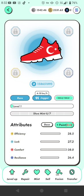 The image shows a phone screen displaying an app icon with a red shoe and a Turkish flag, along with some text about the app's features. The app has a rating of 4 stars out of 5, indicating that it is highly rated by users. The post suggests that there might be a problem or issue related to the app, as indicated by the text "stepn #stepn #STEPN 4年後はガチにミントして強豪国作ります。今からね。トルコはだめてした。". The post is about a problem with an app, and the user might be seeking help or advice.