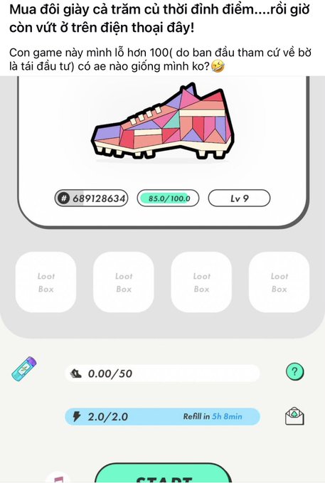 The image shows a mobile game screen displaying a colorful geometric soccer cleat labeled "Lv 9" with 85.0/100.0 energy and ID #689128634, featuring a "Refill in 5h 8min" timer and a START button, referencing the StepN move-to-earn crypto game where players invested in NFT sneakers. The Vietnamese text translates to complaints about spending hundreds of millions on shoes to earn "điểm" (points) only to have the project shut down, illustrating the post's lament about the 2020-2021 crypto gaming boom.