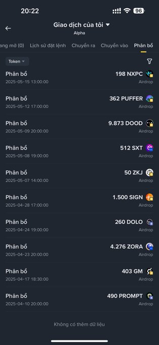 A screenshot of a mobile app interface titled 'Giao dịch của tôi' (My transactions) showing a history of various airdrop distributions including NXPC, PUFFER, DOOD, SXT, ZKJ, SIGN, DOLO, ZORA, GM, and PROMPT.