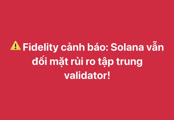 A red graphic with a warning emoji displays Vietnamese text: 'Fidelity cảnh báo: Solana vẫn đối mặt rủi ro tập trung validator!'