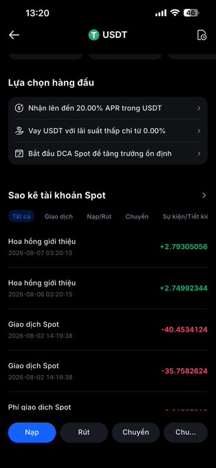 A cryptocurrency app screen in Vietnamese showing USDT options including 20% APR lending, with a Spot account history showing referral commissions and spot transactions dated August 2026.