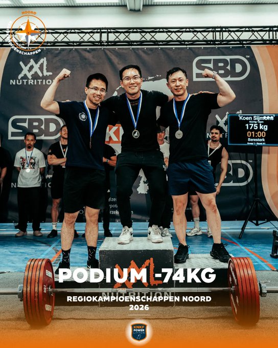 Three men celebrate on a podium at the 2026 Regiokampioenschappen Noord, with text noting a "PODIUM-74KG" result. A scoreboard in the background shows "Koen Sijkmans" with a weight of "175 kg."