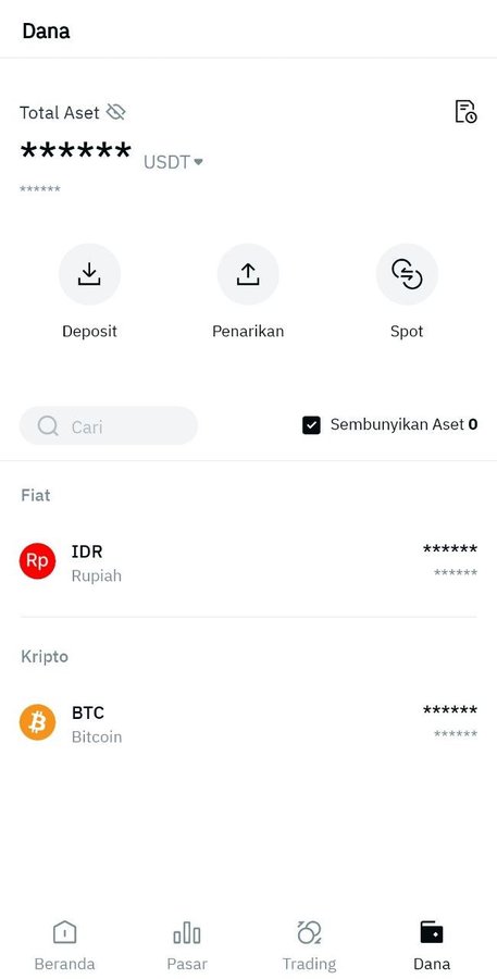 A cryptocurrency exchange app screenshot showing a "Dana" wallet interface with options for Deposit, Penarikan, and Spot trading, displaying Fiat (IDR Rupiah) and Kripto (BTC Bitcoin) balances.